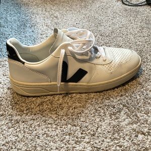 Selling Veja V-10 leather white black; European size 43 (US mens 10)!